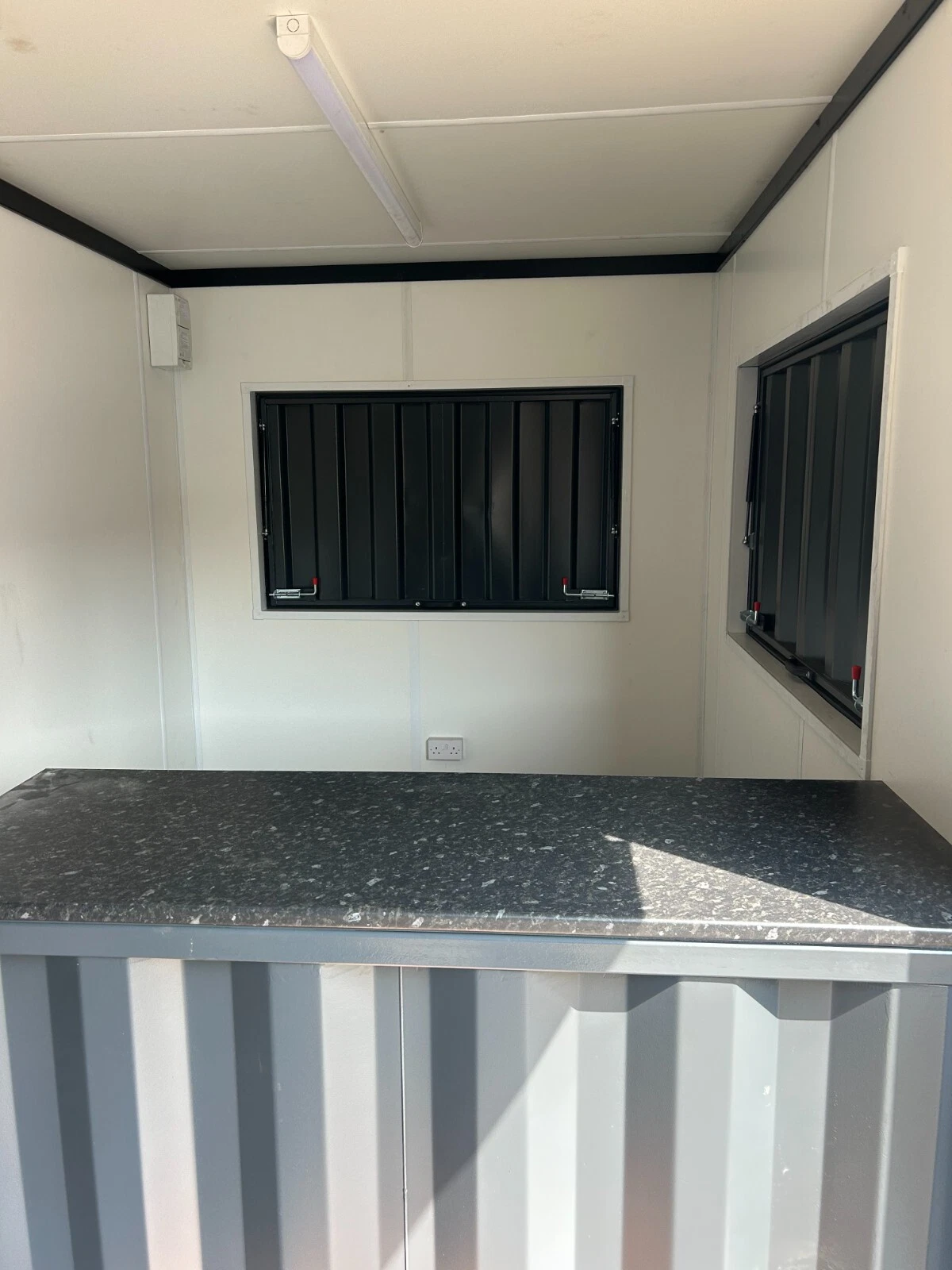 20ft x 8ft Shipping Container - Street Food/Coffee Shop/Food Kiosk - Image 9