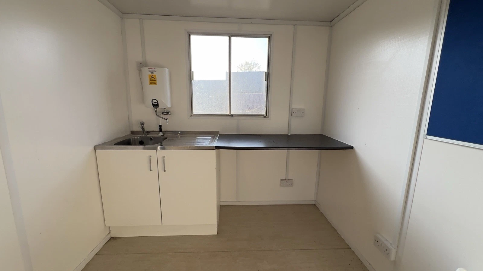 21 X 8FT SITE OFFICE / CANTEEN / SITE CABIN / PORTABLE BUILDING - Image 3