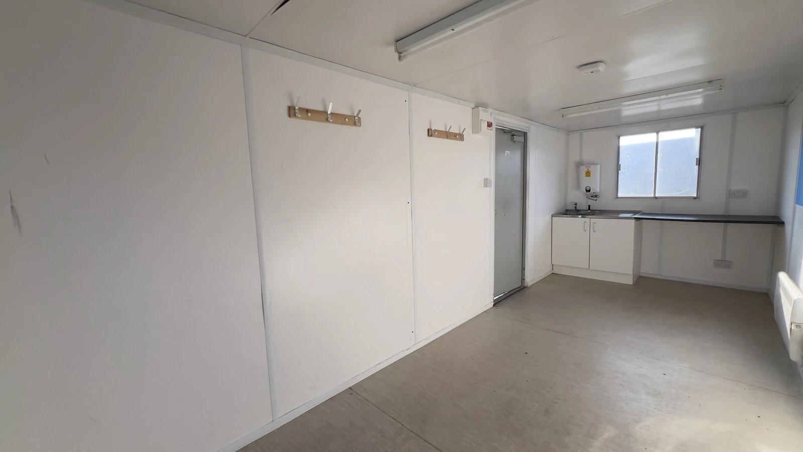 21 X 8FT SITE OFFICE / CANTEEN / SITE CABIN / PORTABLE BUILDING - Image 5